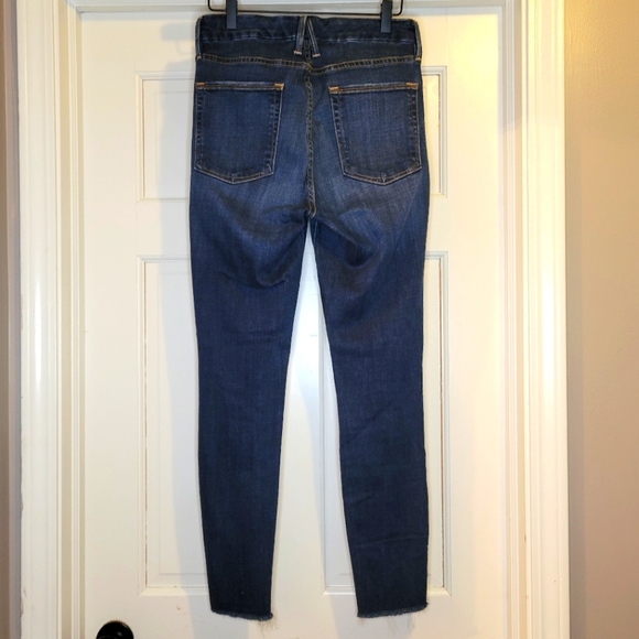 GOOD AMERICAN Good Waist High Waist Step Hem Distressed Skinny Jeans - Picture 4 of 6